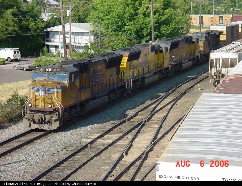 UP 4809 leads the Eugene Hauler